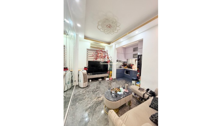 8.6 tỷ nhà Đội Cấn, 6 tầng thang máy,  dân xây ở luôn, sổ chính chủ